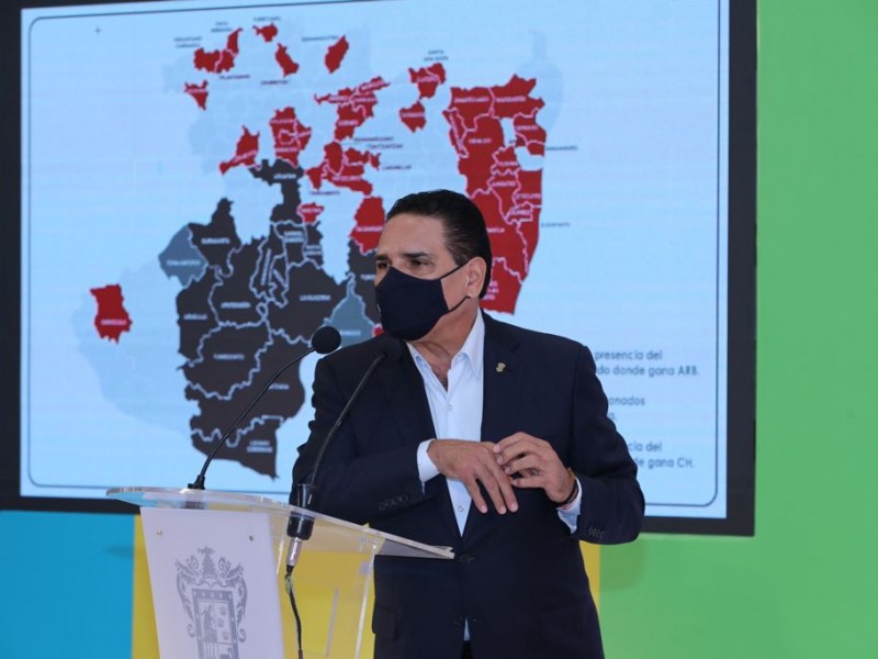 Gobernador de Michoacán acumula demandas penales