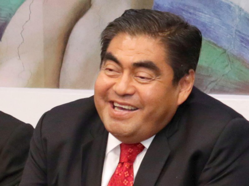 Gobernador de Puebla solicita donaciones a empresarios y ciudadanos