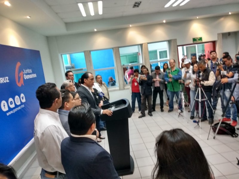 Gobernador debe remover a encargada de la FGE