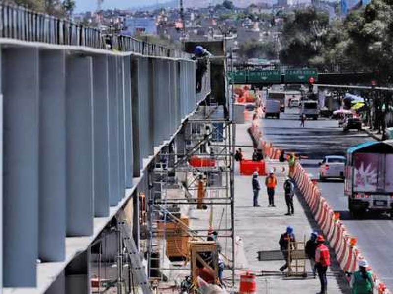 Gobernador defiende obras poblanas: 