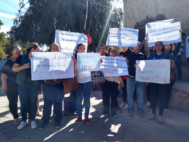 Gobernador dejó plantados a manifestantes