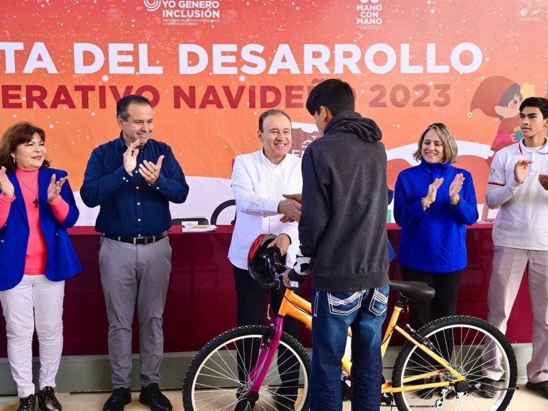 Gobernador entrega 320 bicicletas
