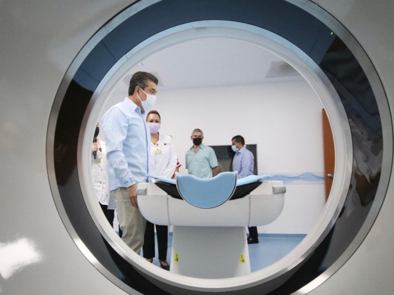 Gobernador entrega Unidad de tomografía en hospital Gómez Maza
