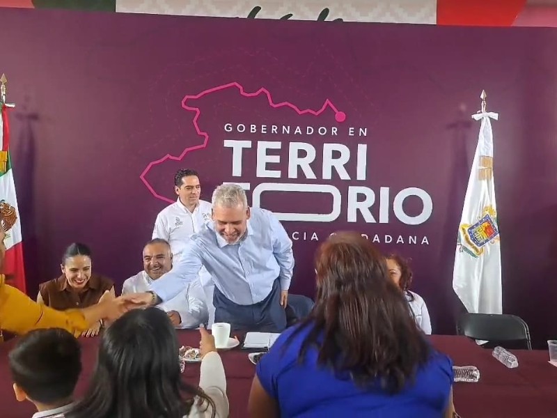 Gobernador escucha a ciudadanos de Jacona durante jornada de atención directa