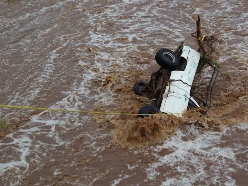 Gobernador exhortó evitar tragedias por corridas de arroyos