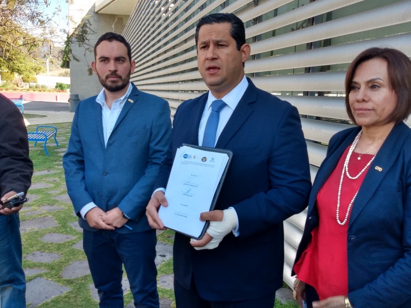 Gobernador firma el convenio con estudiantes