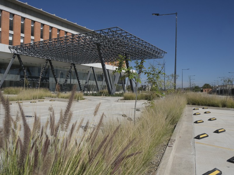 Gobernador informa avances en la construcción del Hospital Civil Oriente