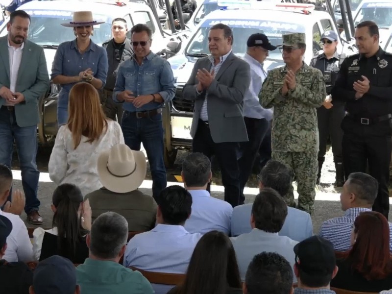 Gobernador Pablo Lemus entregó patrullas en Mascota