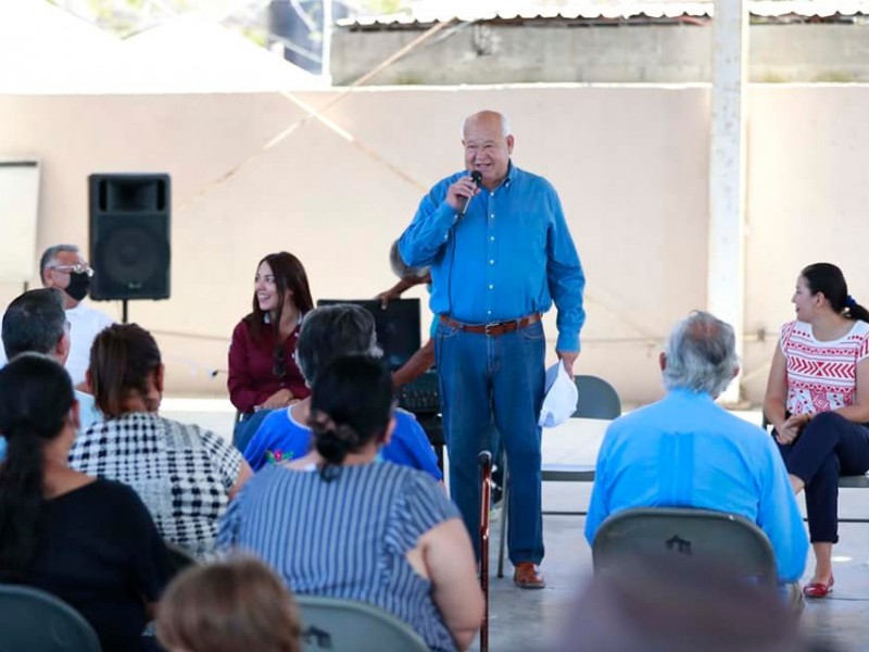 Gobernador realiza audiencias públicas en Todos Santos