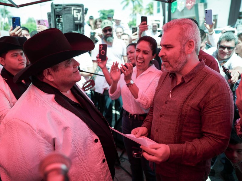Gobernador se retracta sobre presentación de Hermanos Jiménez en Apatzingán