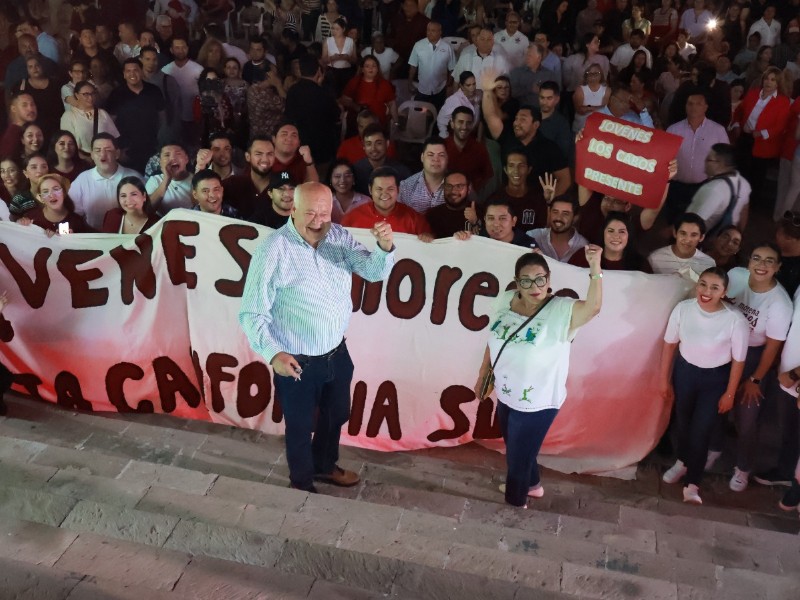 Gobernador Víctor Castro celebra cuatro años de gobierno