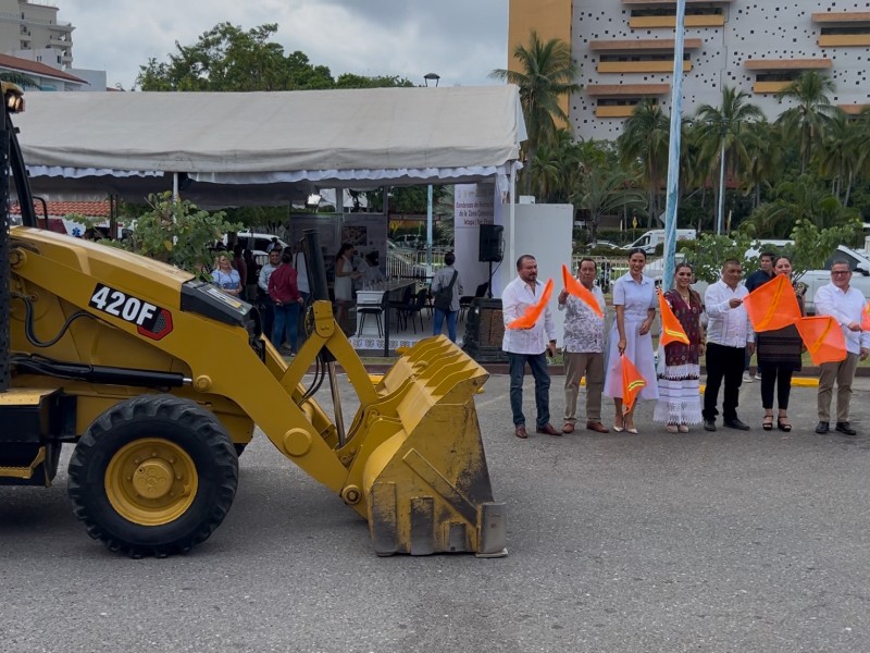 Gobernadora arranca rehabilitación de Ixtapa y entrega motores a pescadores Gobernadora arranca rehabilitación de Ixtapa y entrega motores a pescadores