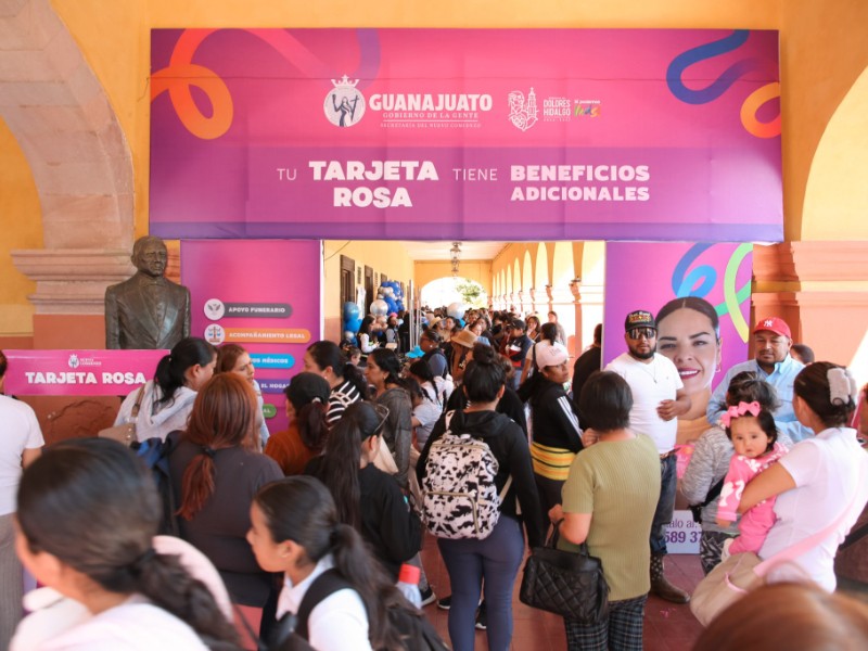 Gobernadora encabeza jornada de difusión de servicios adicionales de “La Tarjeta Rosa”