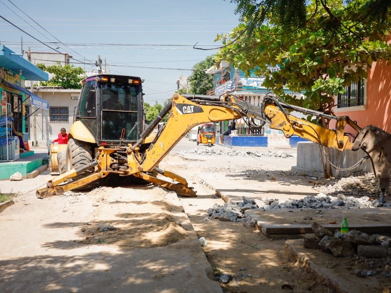 Gobierno avanza en la rehabilitación de los drenajes sanitarios de Juchitán