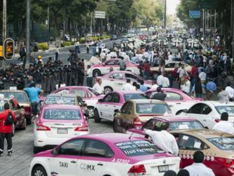 Gobierno capitalino se desmarca de taxistas que marcharían