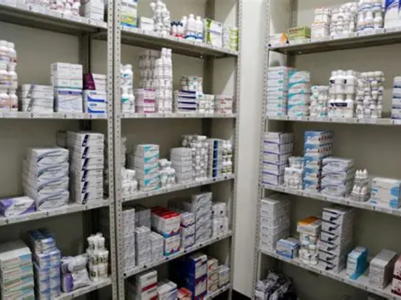 Gobierno compra medicinas a ciegas