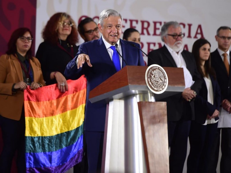 AMLO decreta Día Nacional contra la homofobia