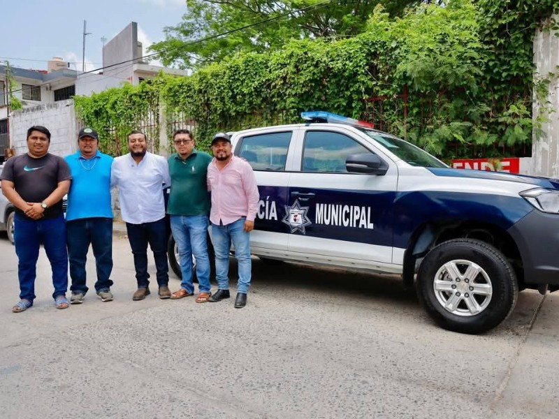 Gobierno de Juchitán entrega patrulla al Ejido Emiliano Zapata