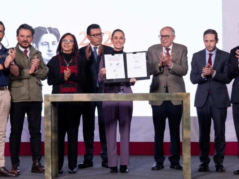 Gobierno de México firma decreto para creación de 12 mil consultorios