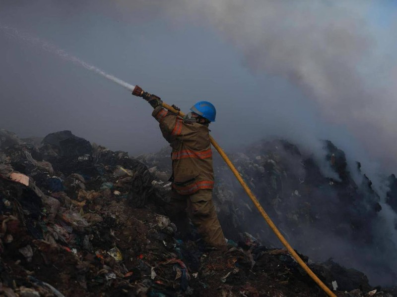 Gobierno de Nayarit se une para combatir incendio del Iztete