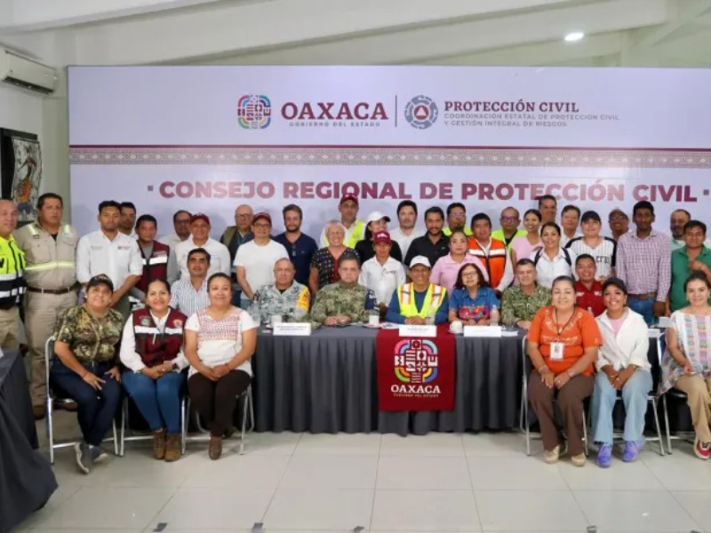 Gobierno de Oaxaca inicia entrega de láminas para damnificados por huracán Erick