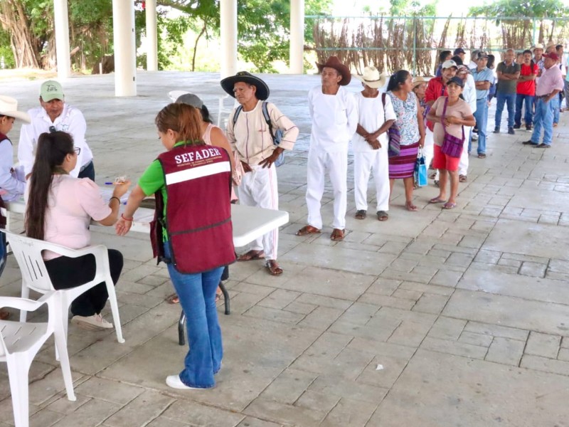Gobierno de Oaxaca inicia la entrega de insumos agrícolas a damnificados Costa