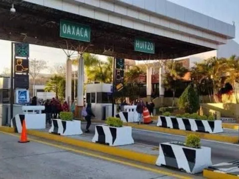 Gobierno de Oaxaca solicita ampliar caseta de peaje para agilizar tránsito vehicular