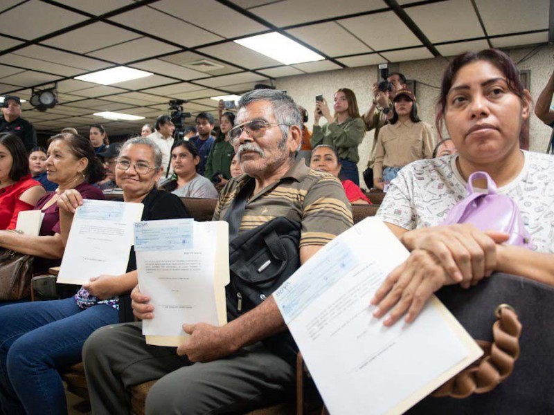 Gobierno de Sinaloa entrega apoyos a familias afectadas por Normas