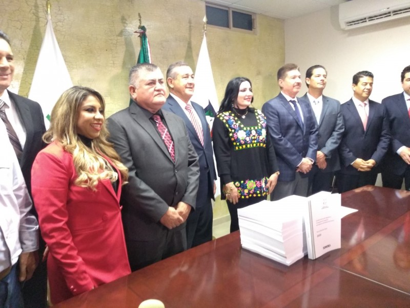 Gobierno de Sonora entrega paquete económico al Congreso