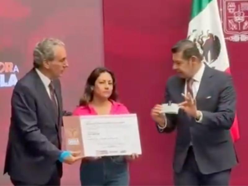 Gobierno entrega apoyos económicos tras inundaciones en Centro Histórico de Puebla capital