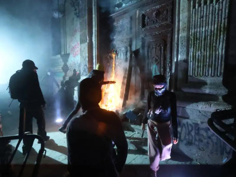 Gobierno Estatal denuncia destrozos en edificios públicos tras marcha por agua limpia