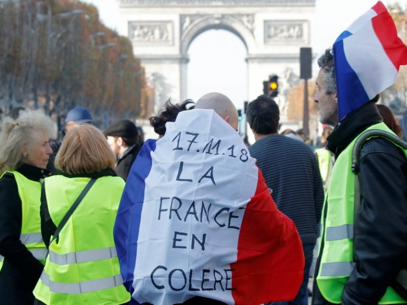 Gobierno francés analiza declarar el estado de excepción