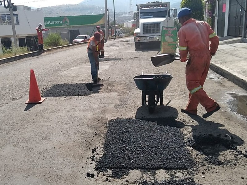 Gobierno Municipal atiende con bacheo caminos rurales