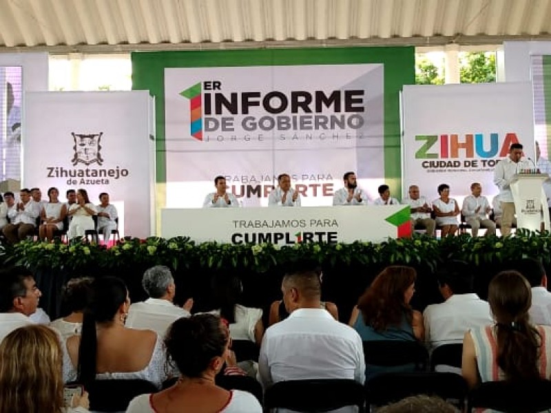 Gobierno municipal de Zihuatanejo rinde primer informe