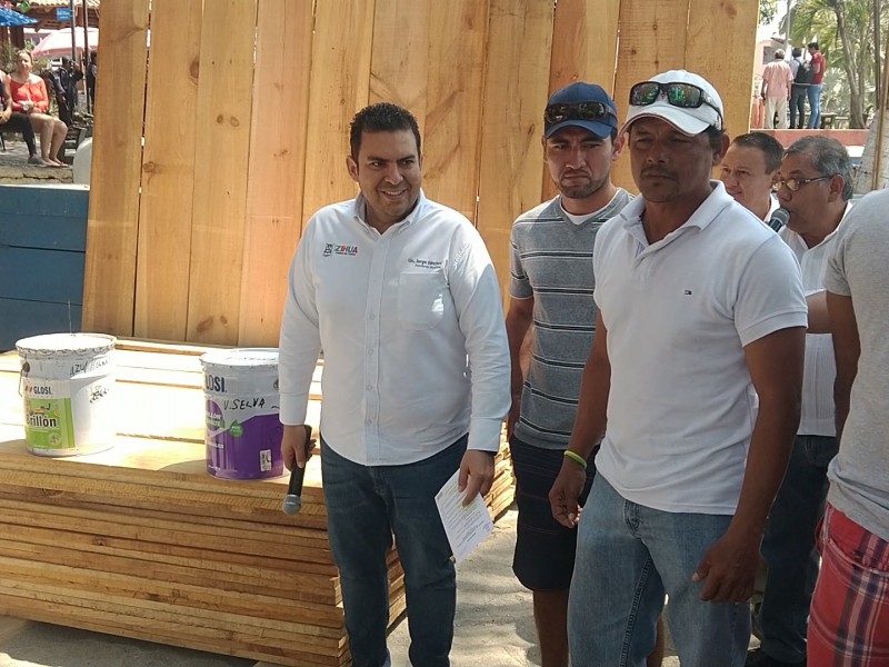 Gobierno municipal rehabilita cajones de pescadores