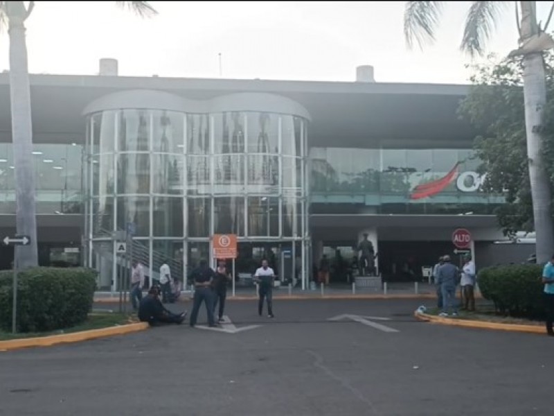 Gobierno no cederá a toma de aeropuerto en Culiacán: AMLO