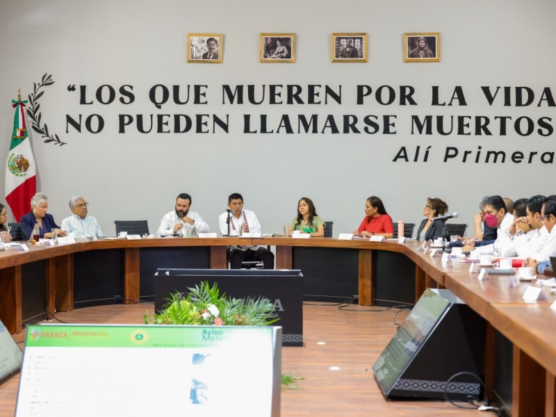 Gobierno oaxaqueño abre centros de acopio para damnificados en Guerrero
