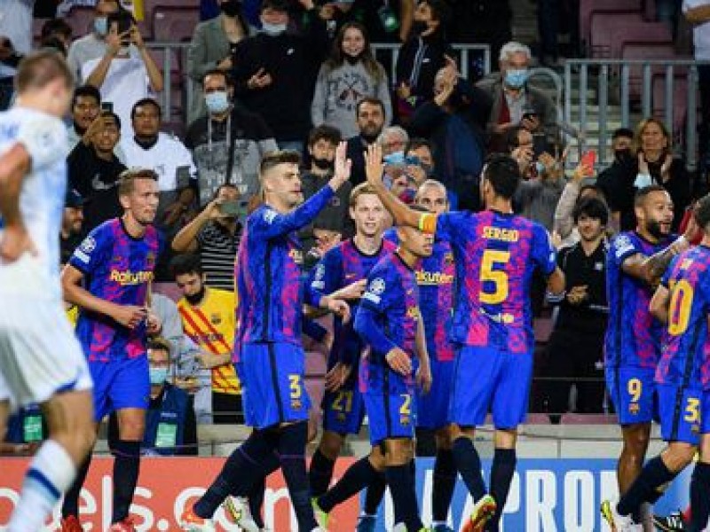 Gol de Piqué mantiene esperanzas del Barcelona en Champions League