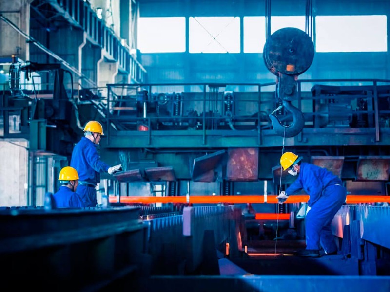 Golpe a la economía mexicana: la producción industrial vuelve a caer