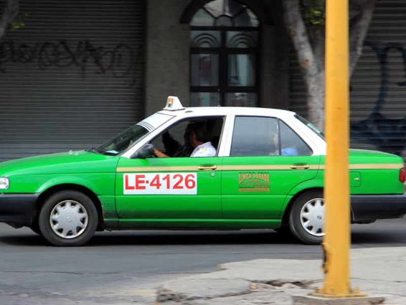 Golpea desabasto de gasolina a taxistas