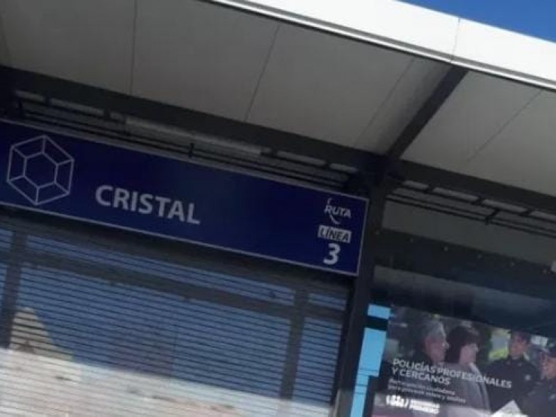 Se lían a golpes en paradero Cristal de RUTA Puebla