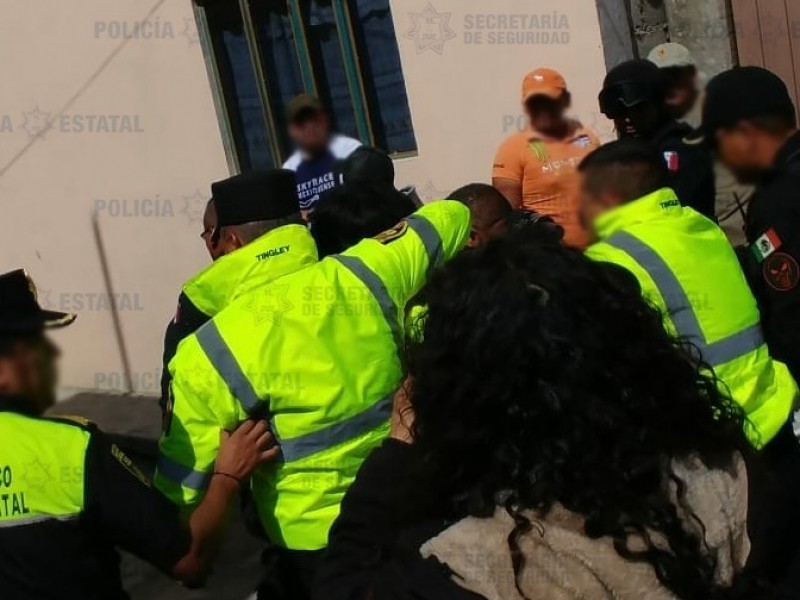 Golpean vecinos de Toluca a presuntos asaltantes