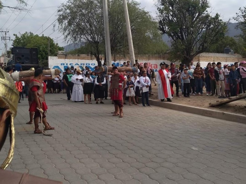 Golpes de calor comunes durante viacrucis en Ajalpan