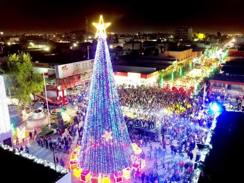 Gómez Palacio se invade de espíritu navideño