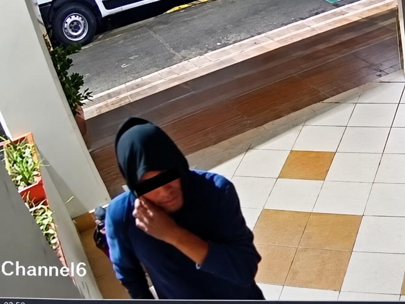 Graban intento de robo de moto en hotel, hay un sospechoso