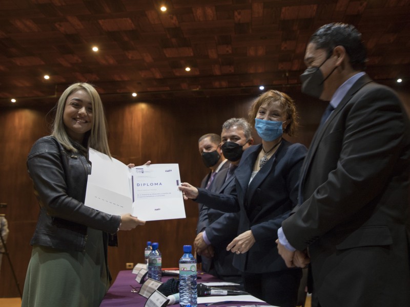 Gradúa Facultad  de Artes a 21 maestros y doctores