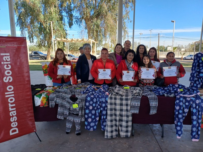 Gradúan 70 alumnos de cursos AED en el valle