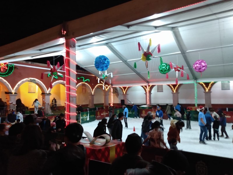 Gran afluencia en centro de Zacatecas por iluminación navideña