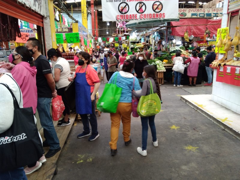 Gran afluencia en mercados por compras para el grito