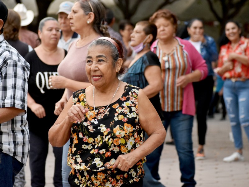 Gran ambiente en el programa Bailando en la Plaza